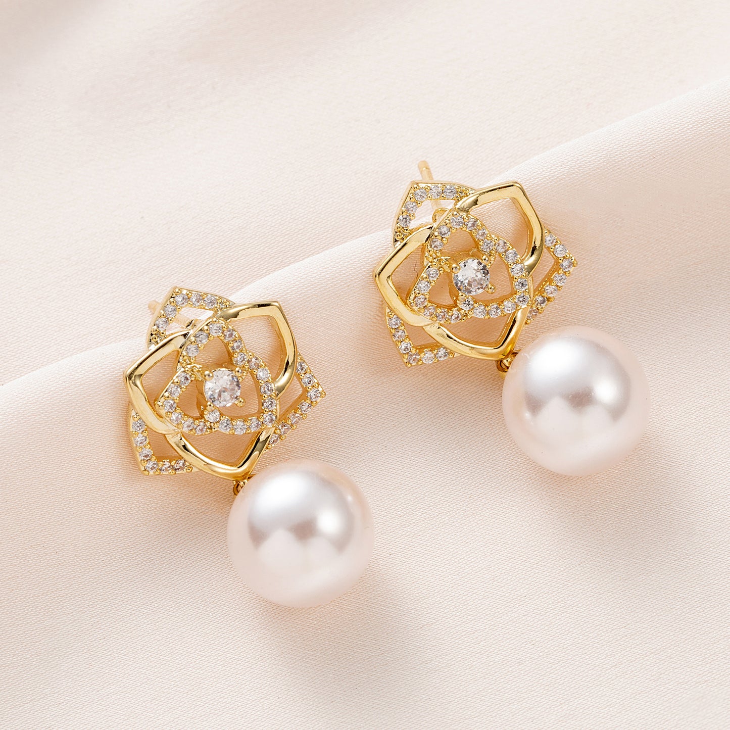 Pearl Luxe Earring