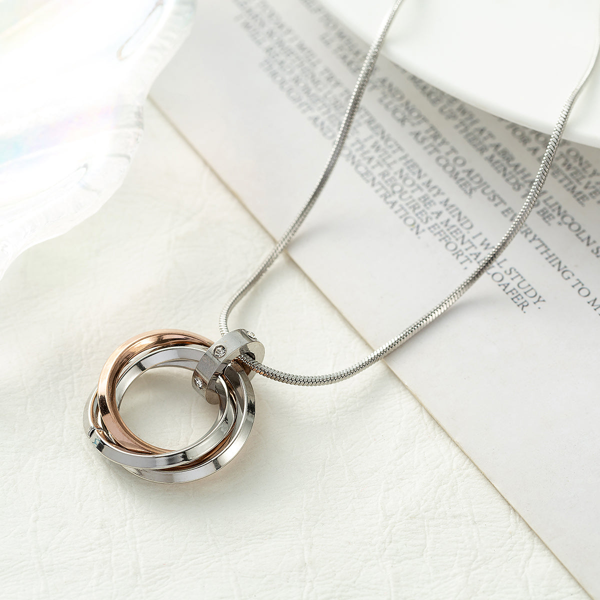 Two-hued Pendant Necklace