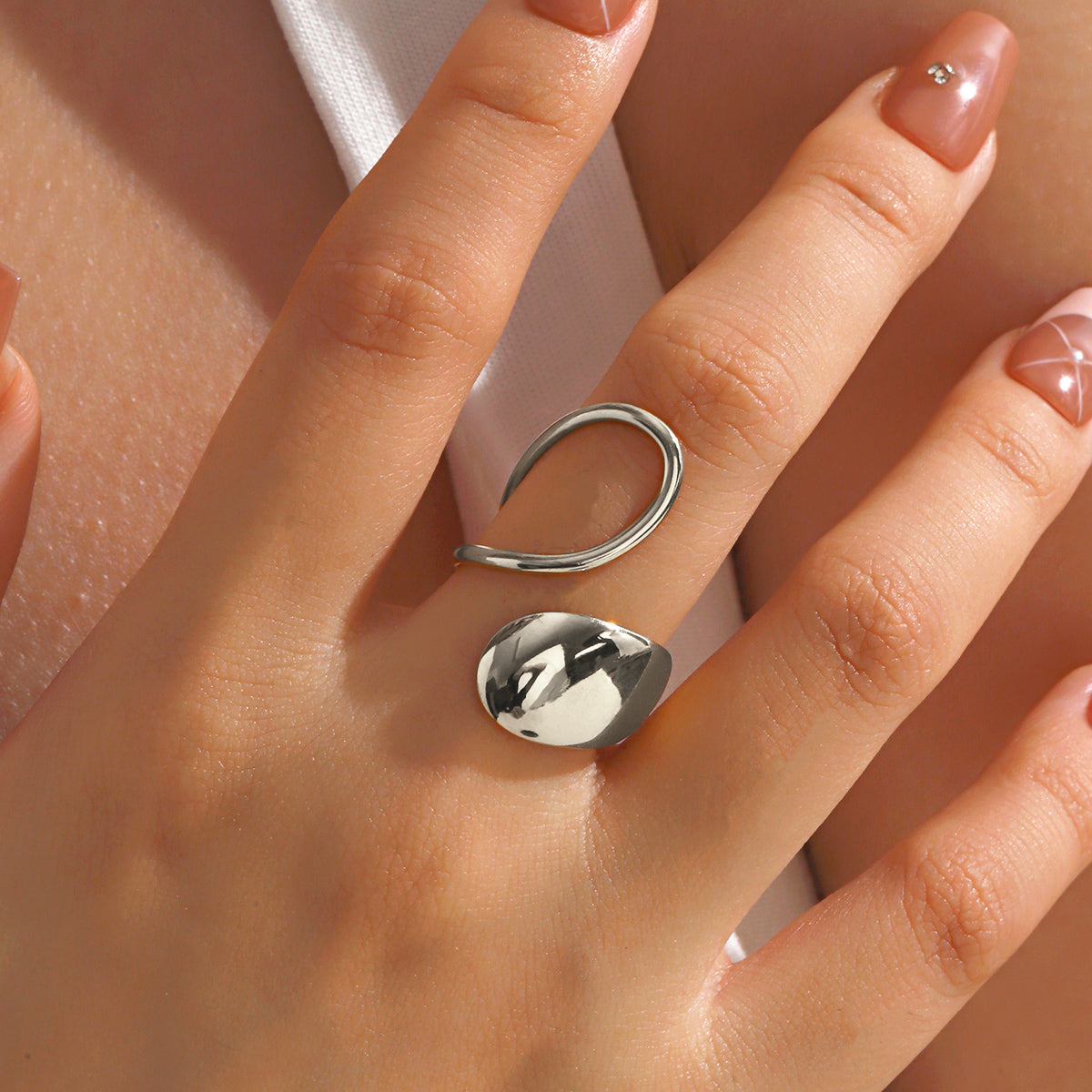 Glide Oval Ring