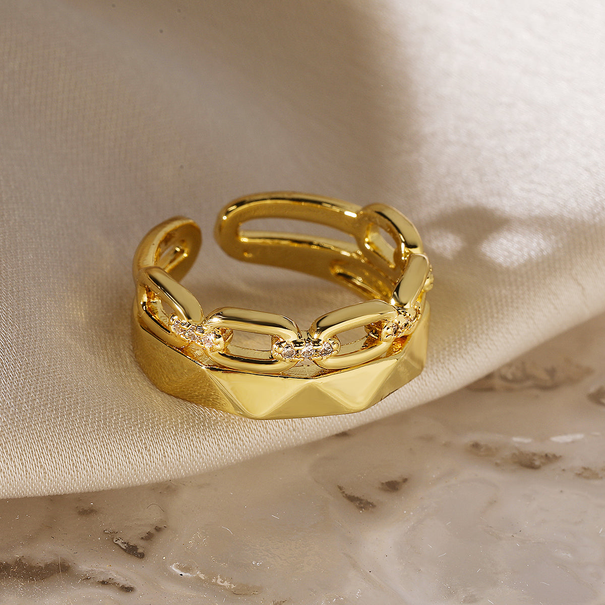 Soft Curve Gold Ring
